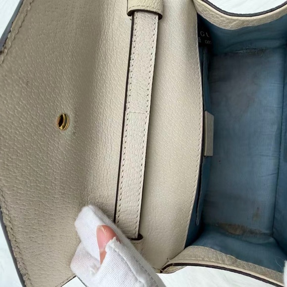 Gucci Beige Mini Bag with Gold Accents - Picture 4 of 9